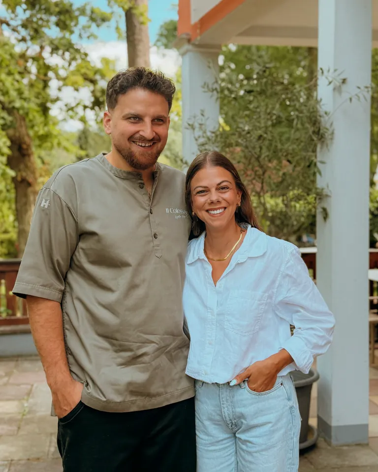 Luca und Stefania Fiamma vor dem Haus in der Naturbadstraße